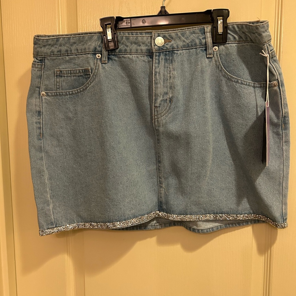Forever 21 Blue Denim Mini Skirt with Silver Detail - Size 0X